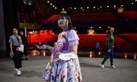 Người chuyển giới đánh cược mạng sống với thuốc chợ đen, tự phẫu thuật