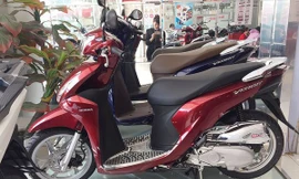 Có nên mua xe máy Honda 'đội giá'?