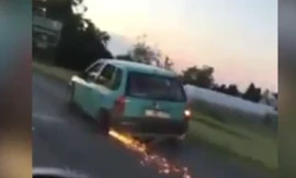 Mài vành tóe lửa, ôtô vẫn lao vun vút