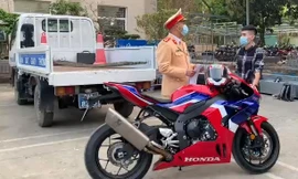Người chạy môtô gần 300 km/h bị phạt 10,5 triệu đồng