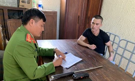 Vợ ngoại tình, chồng bắt tình địch viết giấy bán xe