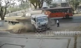 'Thoát chết thần kỳ' trong vụ tai nạn giữa hai xe tải