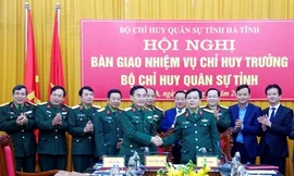 Lễ ký biên bản bàn giao chức vụ Chỉ huy trưởng Bộ Chỉ huy quân sự tỉnh Hà Tĩnh. 