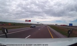 Nổ lốp trên cao tốc, xe container lao qua làn ngược chiều