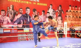 Đại sư điểm huyệt tỉ thí với bại tướng của Từ Hiểu Đông