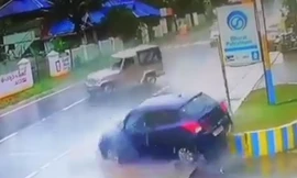 Ôtô mất lái tông nhau trên đường trơn trượt