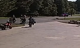 Đâm vào xe sang đường, người lái môtô văng xa hàng chục mét