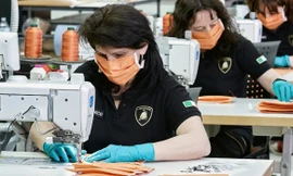 Lamborghini chuyển sang sản xuất khẩu trang