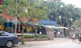 Nhà hàng trên mương Phan Kế Bính phớt lờ 'tối hậu thư' di dời