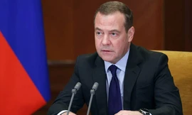 Ông Dmitry Medvedev thăm cơ sở huấn luyện ở Donetsk