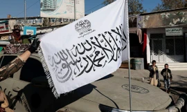 Xe đi tuần của Taliban ở Kabul. Ảnh: Reuters