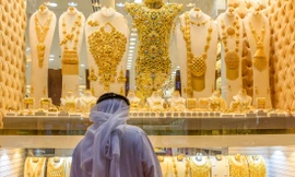 Giá vàng tăng phi mã, chợ vàng Dubai ế ẩm