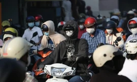 Dân văn phòng khốn khổ đi làm ngày vía Thần Tài