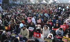Người dân trên khắp Hàn Quốc biểu tình bất chấp giá rét, kêu gọi luận tội tổng thống