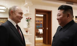 Lãnh đạo Nga - Triều Tiên đi cùng xe hơi, trò chuyện trên đường đến nhà khách