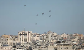 Dải Gaza: Hàng viện trợ rơi trúng khu tị nạn vì dù hỏng, nhiều người thương vong