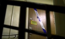 Cánh cửa dẫn vào căn hộ của hai mẹ con. Ảnh chụp màn hình