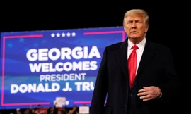 Ông Trump đến bang Georgia ngày 5/12. Ảnh: Reuters