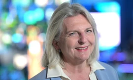 Cựu Ngoại trưởng Áo chuyển đến sống tại một ngôi làng nhỏ ở Nga