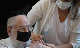 Israel tuyên bố mũi vắc xin thứ tư giúp tăng lượng kháng thể lên 5 lần