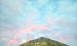 Hiện tượng cầu vồng đơn sắc siêu hiếm xuất hiện tại núi Bà Đen
