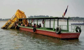 Thái Lan: Bảo tháp 700 năm tuổi lộ ra giữa dòng sông Mê Kông