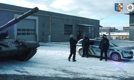 CH Séc: Cảnh sát ngỡ ngàng khi người dân giao nộp xe tăng T-34 huyền thoại