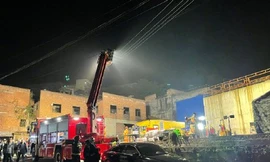 Bên ngoài khu mỏ xảy ra tai nạn. Ảnh: Twitter