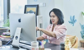 Nhà báo Tạ Bích Loan VTV: 'Tôi thường bị... lố giờ khi dẫn sóng trực tiếp'