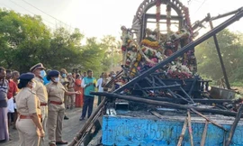 Ấn Độ: Xe rước va trúng đường dây điện, 11 người chết thảm 