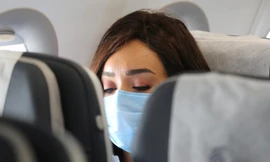 Máy bay quay đầu vì hành khách không chịu đeo khẩu trang