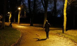 Pháp: Người phụ nữ U60 cắn đứt lưỡi 'yêu râu xanh' rồi giao nộp cho cảnh sát