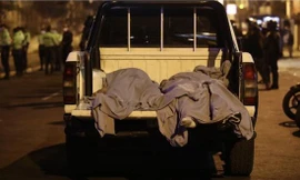 Thi thể người thiệt mạng trong vụ giẫm đạp. Ảnh: Twitter