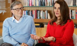 Tỉ phú Bill Gates và vợ Melinda. Ảnh: AP