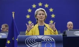 Chủ tịch Ủy ban châu Âu thăm Kiev, cam kết tiếp tục cung cấp vũ khí cho Ukraine