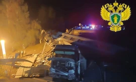 Nga: Cầu sập trúng tàu hỏa khiến hàng chục người thương vong, nghi do hành động phá hoại