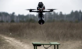 Lính Nga hạ gục máy bay không người lái Ukraine chỉ bằng một cây kéo