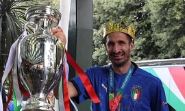 Đương kim vô địch châu Âu rước cúp về Italia: Mọi ngả đường đều dẫn tới thành Rome