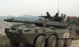 Pháo diệt tăng Centauro. Ảnh: Jeffery Russell