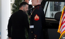 Ngoại trưởng Mỹ nói Tổng thống Ukraine nên xin lỗi