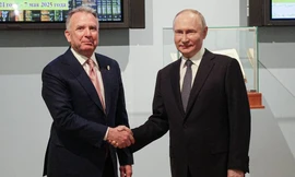 Tổng thống Nga Putin nói chuyện với đặc phái viên Nhà Trắng suốt bốn giờ