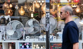 Hứng chịu đợt nóng bất thường, dân Anh đổ xô đi mua quạt, điều hòa nhiệt độ