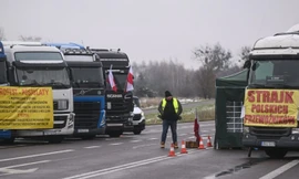 Tài xế xe tải Ba Lan chặn hàng hóa quân sự đến Ukraine