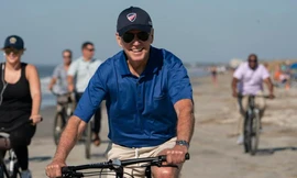 Tổng thống Mỹ Biden bị chỉ trích vì nghỉ quá nhiều