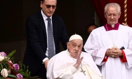 Giáo hoàng Francis cảm ơn y tá riêng trước khi qua đời