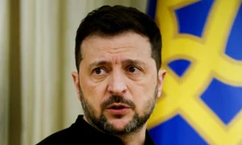 Tổng thống Ukraine vội về nước vì Kiev bị không kích