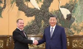 Ông Dmitry Medvedev thăm Trung Quốc bàn về quan hệ song phương, xung đột Ukraine và Syria