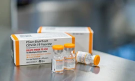 Bao bì vắc xin cho trẻ em của Pfizer. Ảnh: AP