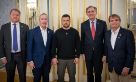 Nghị sĩ Mỹ nói với Tổng thống Ukraine: 'Israel cũng cần đạn dược'