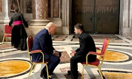 Lãnh đạo Mỹ, Ukraine nói chuyện riêng 15 phút 